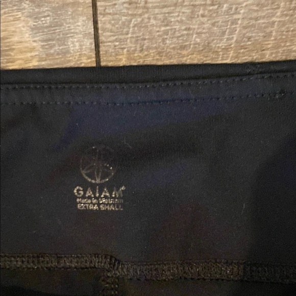 GAIAM Black Leggings with Stretchy Fabric and Snug Fit - Picture 2 of 3